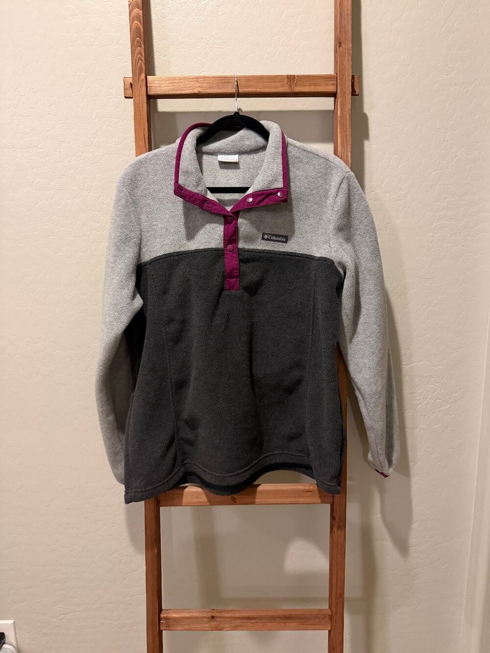 Columbia Women’s XL Gray & Black Fleece Pullover purple Trim